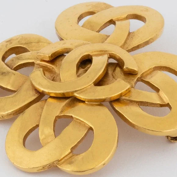 CHANEL Gold Love Brooch - Picture 12 of 12